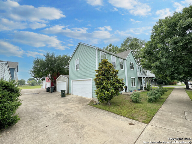 Listing photo id 1 for 426 Shadow Point Ab