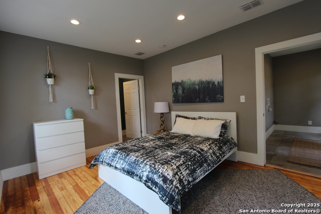 Image 11 of 18 For 1427 Burnet Street