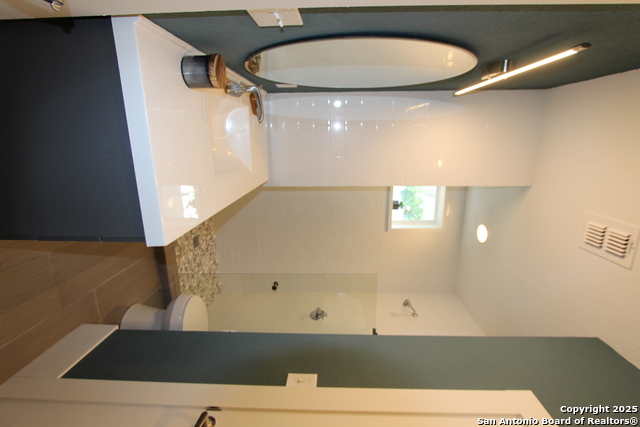 Image 12 of 18 For 1427 Burnet Street