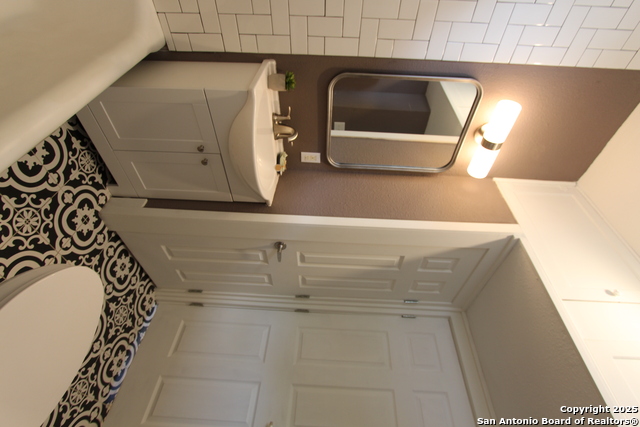 Image 14 of 18 For 1427 Burnet Street