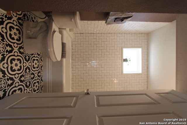 Image 15 of 18 For 1427 Burnet Street