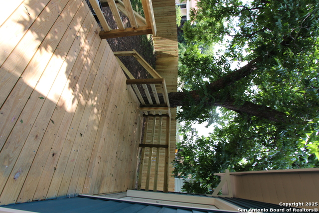 Image 17 of 18 For 1427 Burnet Street