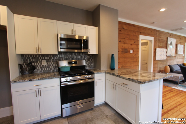 Image 9 of 18 For 1427 Burnet Street