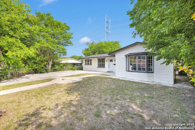 Listing photo id 3 for 97 Denton  