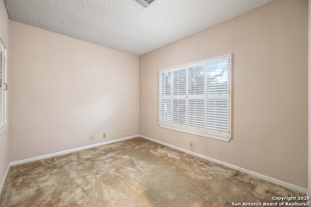 Image 15 of 21 For 8103 New Braunfels N 19