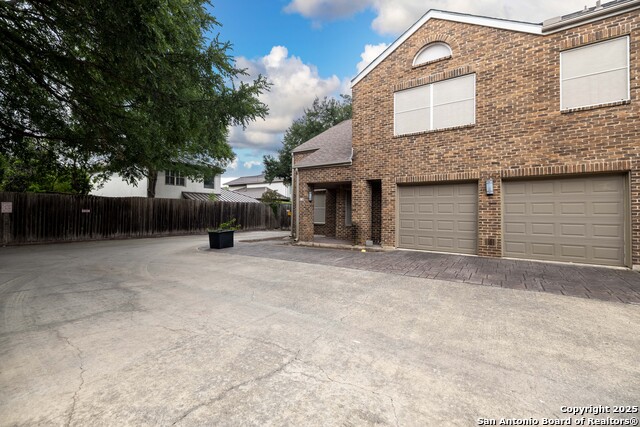 Image 2 of 21 For 8103 New Braunfels N 19