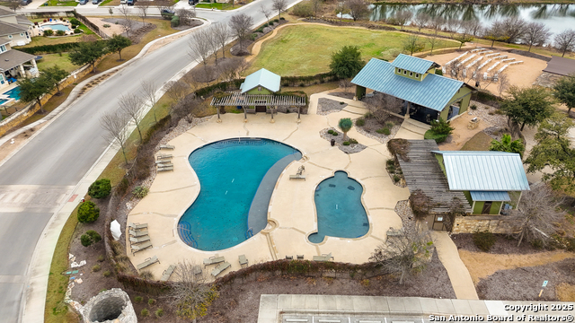 Listing photo id 9 for 9405 Chatside