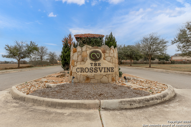 Listing photo id 1 for 9405 Chatside