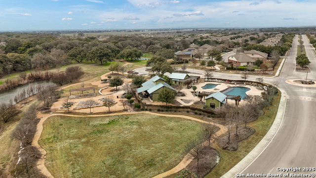Listing photo id 3 for 9405 Chatside