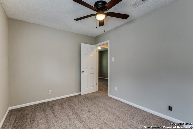 Listing photo id 16 for 5930 Midcrown Dr