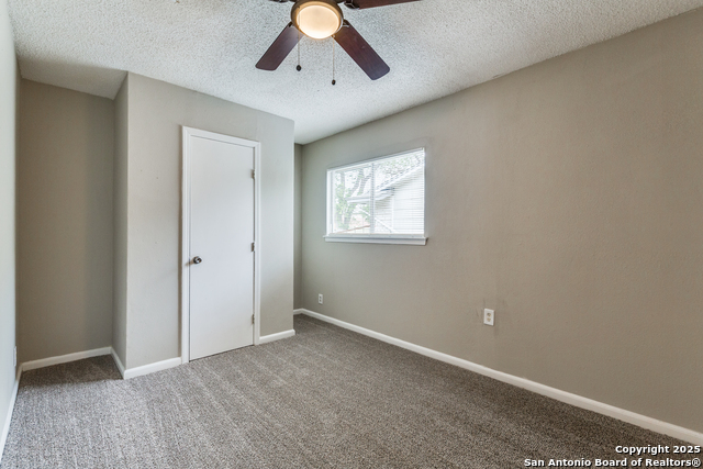 Listing photo id 17 for 5930 Midcrown Dr