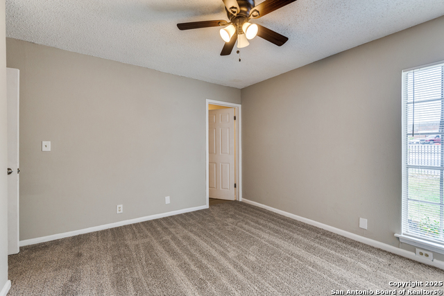 Listing photo id 19 for 5930 Midcrown Dr
