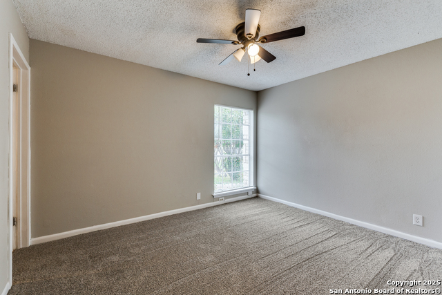 Listing photo id 20 for 5930 Midcrown Dr