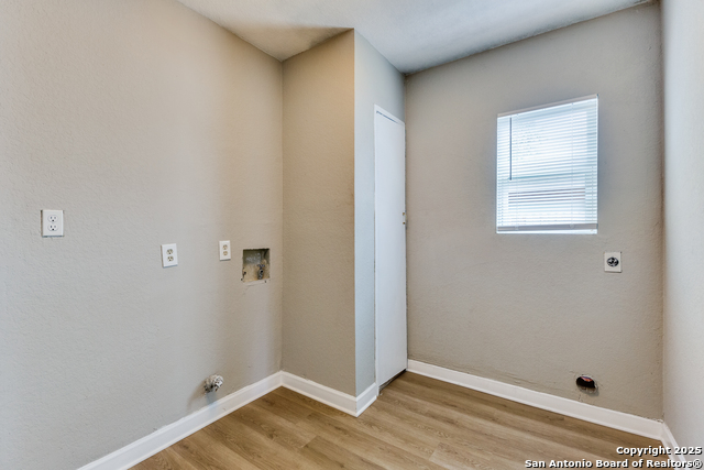 Listing photo id 21 for 5930 Midcrown Dr