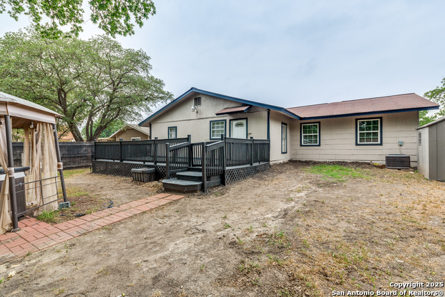 Listing photo id 22 for 5930 Midcrown Dr