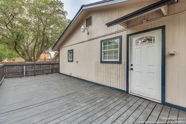 Listing photo id 23 for 5930 Midcrown Dr