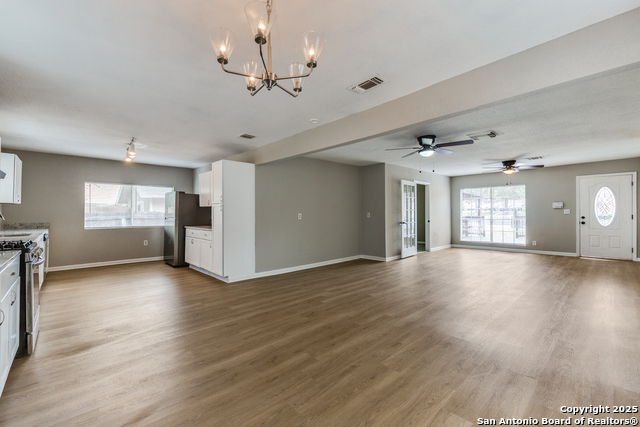 Listing photo id 1 for 5930 Midcrown Dr