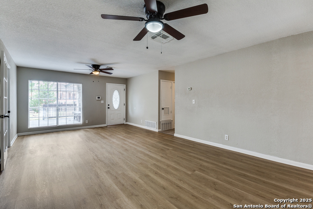 Listing photo id 2 for 5930 Midcrown Dr
