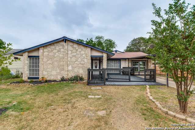 Listing photo id 4 for 5930 Midcrown Dr