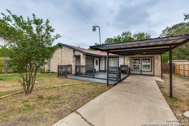 Listing photo id 5 for 5930 Midcrown Dr