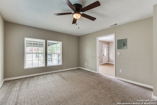 Listing photo id 6 for 5930 Midcrown Dr