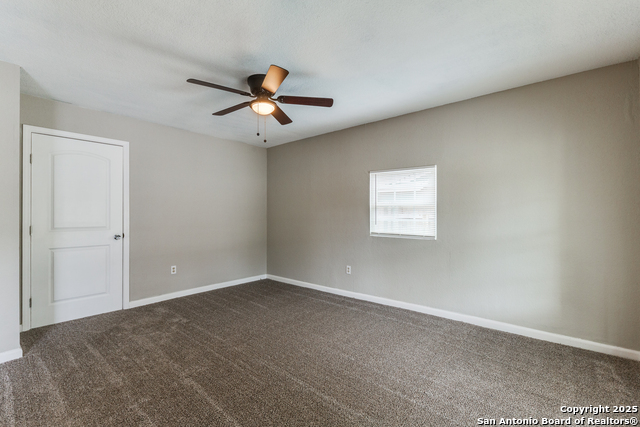 Listing photo id 7 for 5930 Midcrown Dr