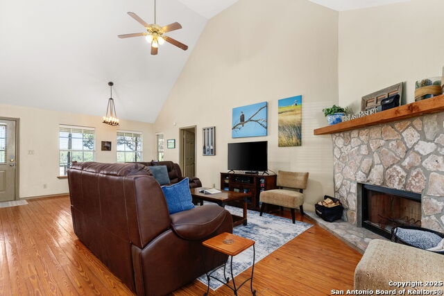 Listing photo id 12 for 2232 Valley