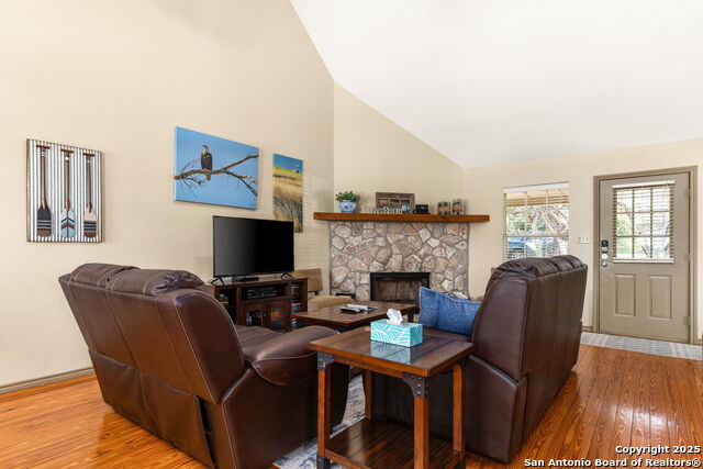 Listing photo id 13 for 2232 Valley