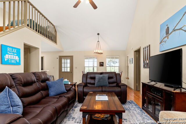 Listing photo id 14 for 2232 Valley