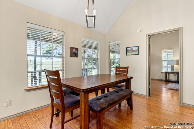 Listing photo id 15 for 2232 Valley