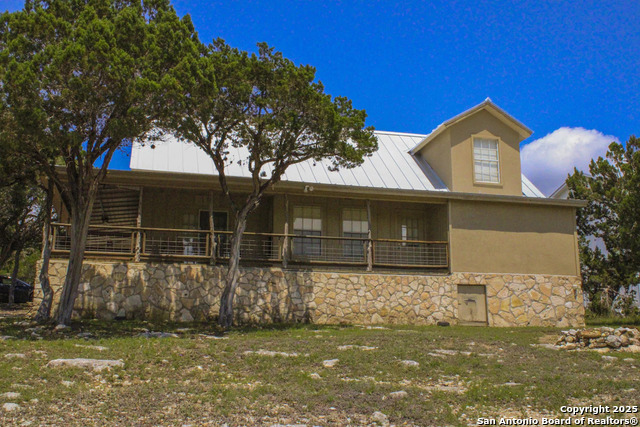 Listing photo id 0 for 2232 Valley
