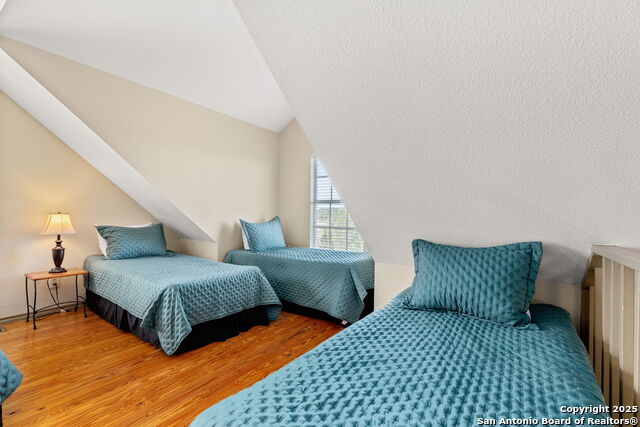 Listing photo id 31 for 2232 Valley