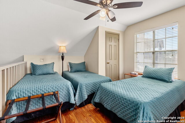 Listing photo id 32 for 2232 Valley