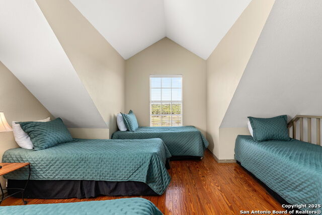 Listing photo id 33 for 2232 Valley