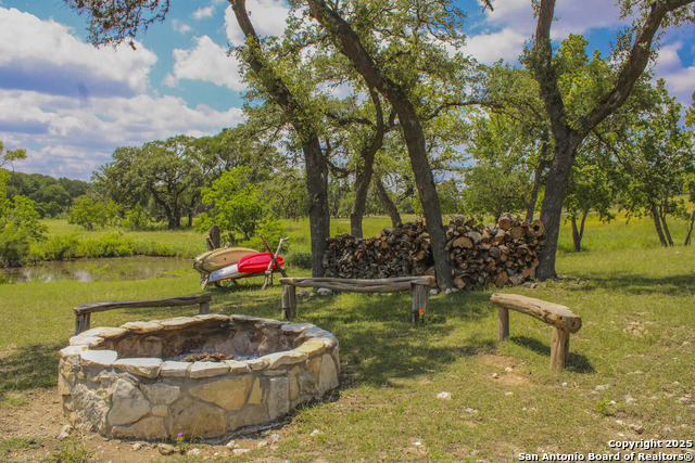 Listing photo id 2 for 2232 Valley