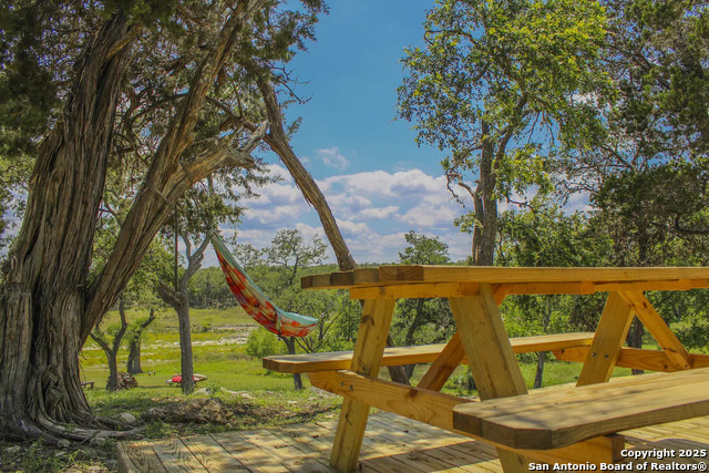 Listing photo id 3 for 2232 Valley