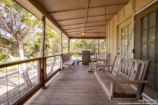 Listing photo id 6 for 2232 Valley