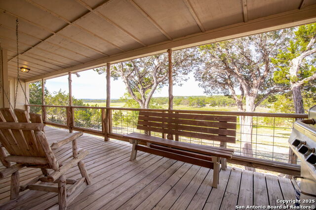Listing photo id 7 for 2232 Valley