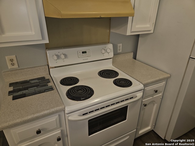 Listing photo id 8 for 6825 Grass Valley Dr