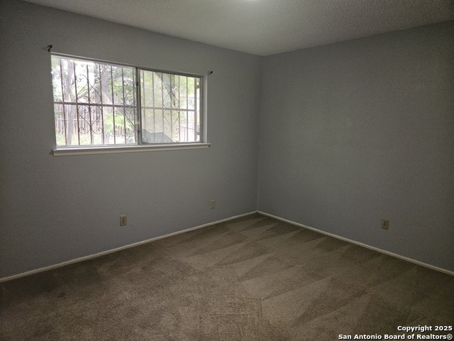 Listing photo id 12 for 6825 Grass Valley Dr