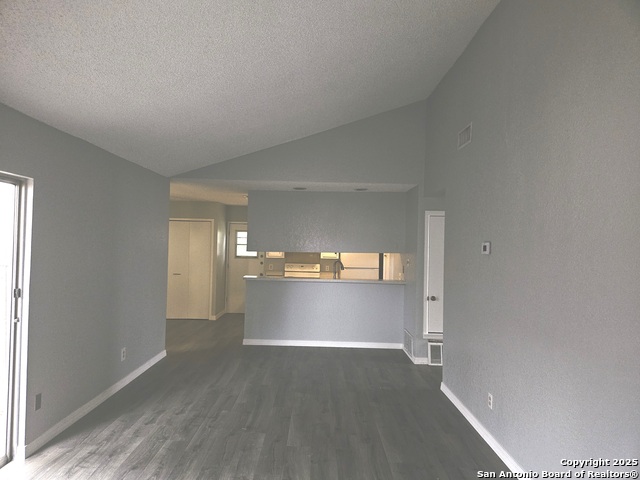 Listing photo id 2 for 6825 Grass Valley Dr
