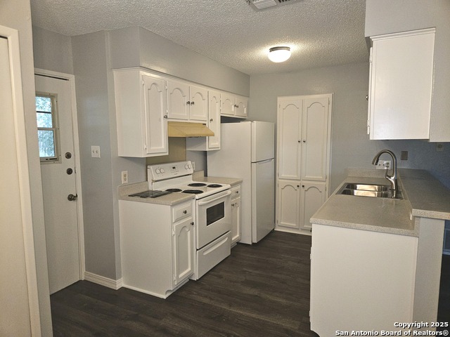 Listing photo id 5 for 6825 Grass Valley Dr