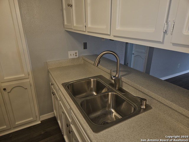 Listing photo id 7 for 6825 Grass Valley Dr