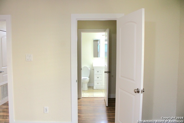 Image 18 of 34 For 9160 Aqua Dr