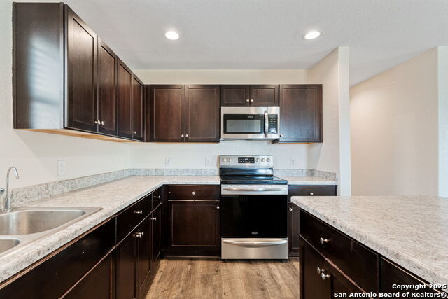 Image 10 of 25 For 8130 Crestway Landing