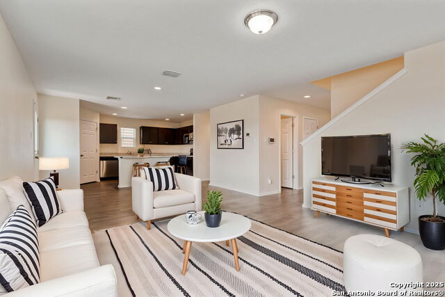 Image 6 of 25 For 8130 Crestway Landing