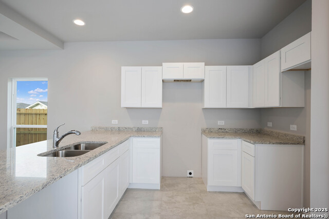 Listing photo id 8 for 8606 Valentina