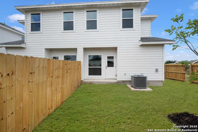 Listing photo id 18 for 8606 Valentina