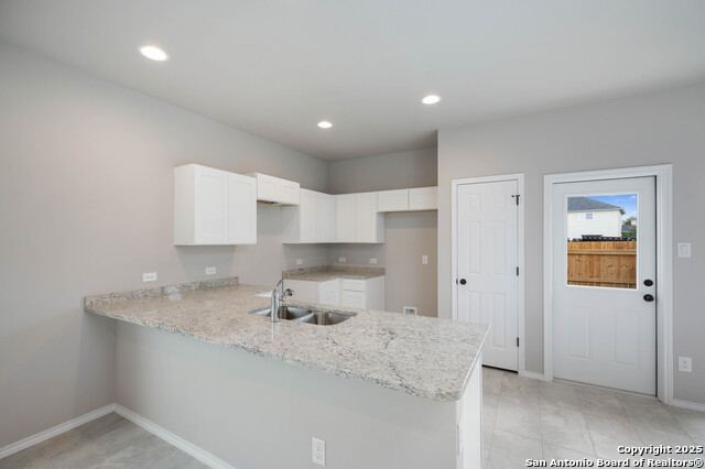 Listing photo id 5 for 8606 Valentina