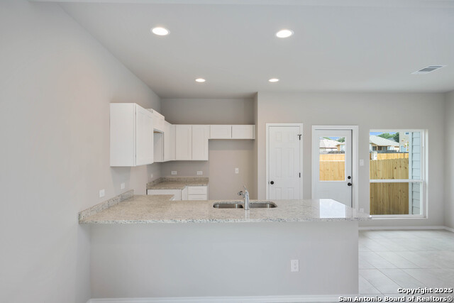 Listing photo id 6 for 8606 Valentina